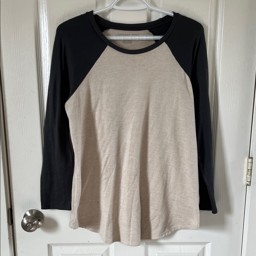 💋3/$10💋American Eagle Outfitters Dark Grey & Cream Quarter Sleeve Soft Tee